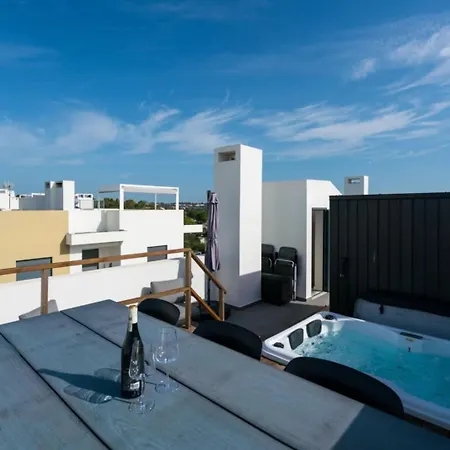 Rooftop By Moje アパート